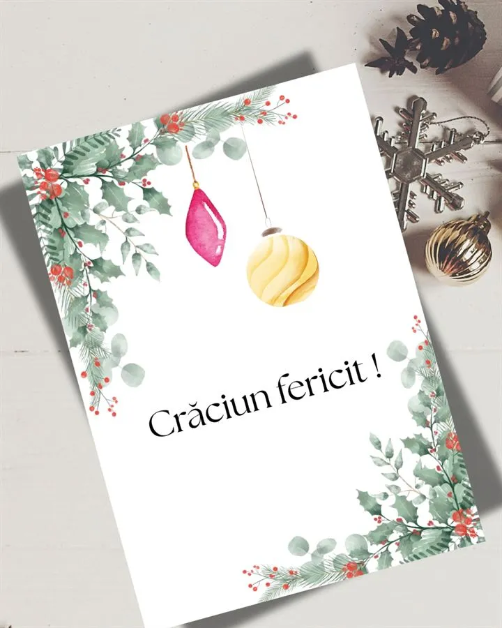 Felicitare handmade de Crăciun cu crenguțe de brad cu globuri.
